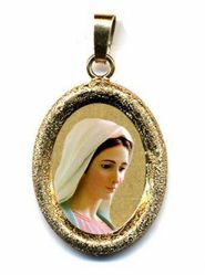 Picture of Our Lady of Medjugorje Gold plated Silver and Porcelain diamond-cut oval Pendant mm 19x24 (0,75x0,95 inch) Unisex Woman Man