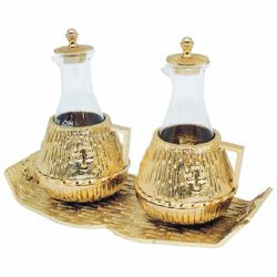 Immagine di Ampolle vino acqua Santa Messa cm 21x9,5 (8,3x3,7 inch) a collo stretto Croci vetro ottone Set completo vassoio Ampolline liturgiche da Altare