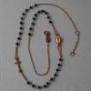 Imagen de Collar Rosario Cuello Redondo con Medalla Nuestra Señora Milagrosa y Cruz cadena pasante gr 5,2 Oro rosa 18kt con Onyx Unisex Mujer Hombre 