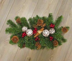 Picture of Christmas Wreath table centerpiece diam. cm 50 (19,7 inch) green plastic PVC, with natural decorations, red berries and cones 