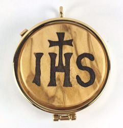 Immagine di Teca eucaristica porta Viatico Scatola per Ostie Diam. cm 5 (2,0 inch) Simbolo IHS in Ottone dorato e Legno di Ulivo di Assisi