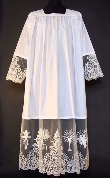 Immagine di SU MISURA Camice liturgico collo quadro ricamo Croce IHS Spighe Calice Uva su tulle sfrangiato puro lino bianco