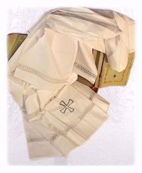 Immagine di SU MISURA Camice liturgico collo quadro ricamo Croce e 2 righe macramè misto cotone avorio bianco