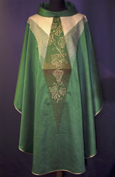Immagine di Casula moderna Collo ad Anello ricamo diretto lana oro dégradé Uva Tela Vaticana Verde